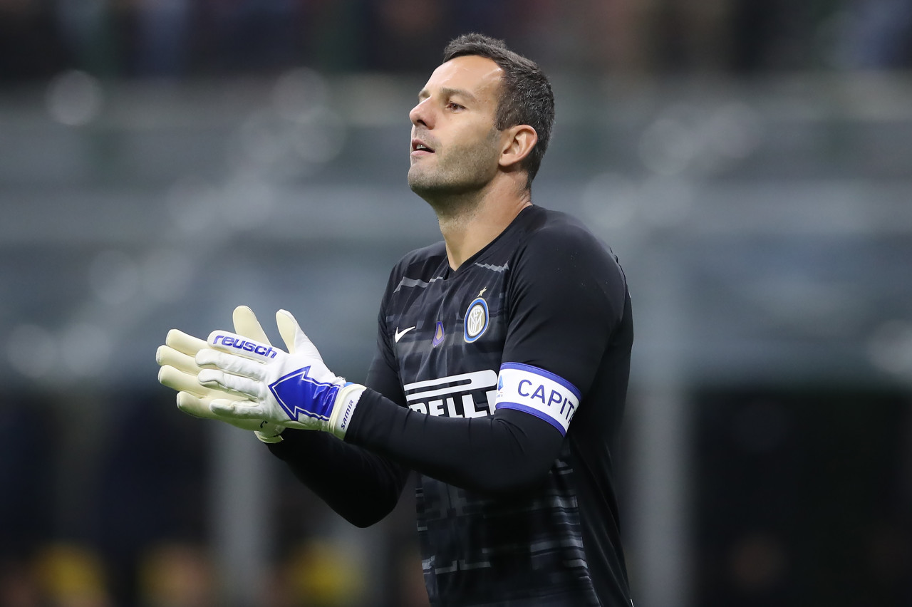 媒体人：山东泰山新赛季教练配置计划是韩鹏+外籍助教