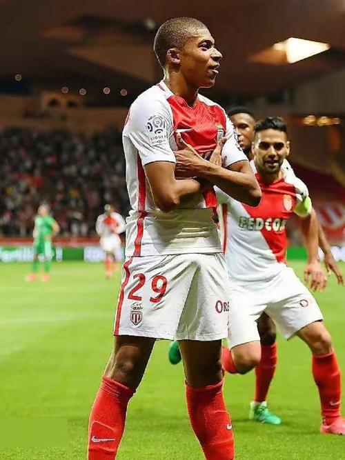 足球法甲豪门积极引援，锁定两大目标