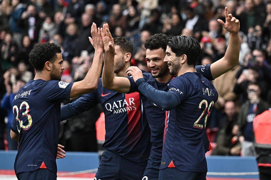 皮亚尼奇重返尤文训练基地，与斯帕莱蒂、基耶利尼合影