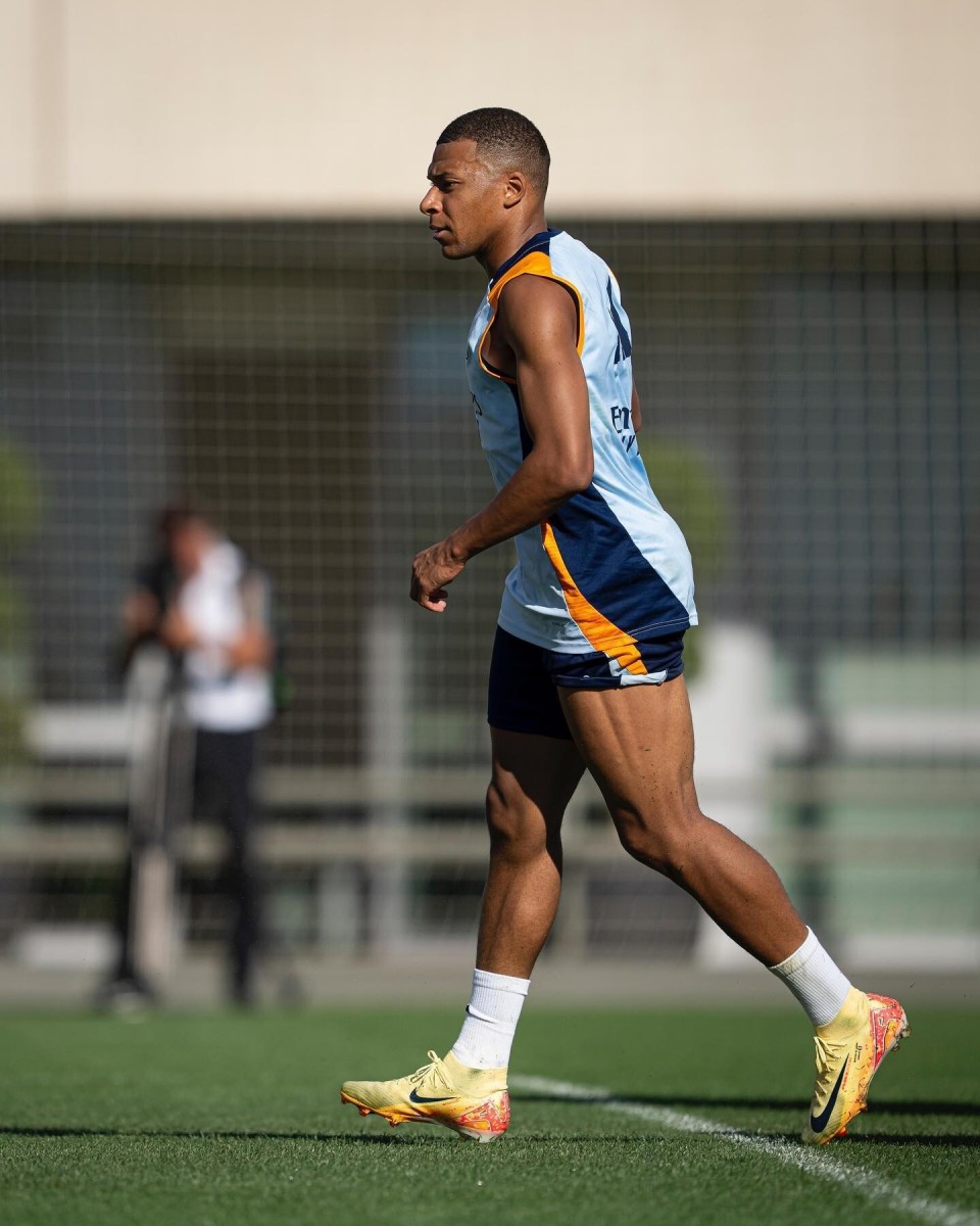 杜兰特关键三分，锁定比赛胜利