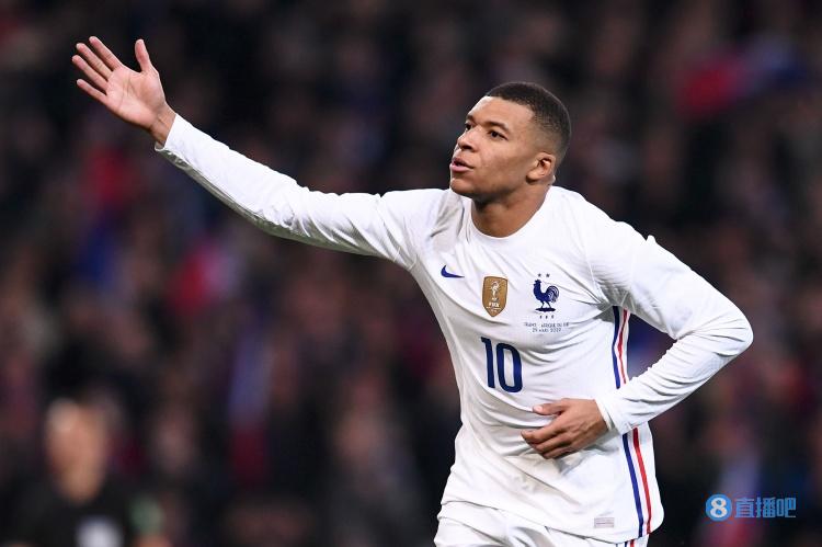 电讯报：萨拉赫吸引多家沙特俱乐部关注，预计下个月正式报价