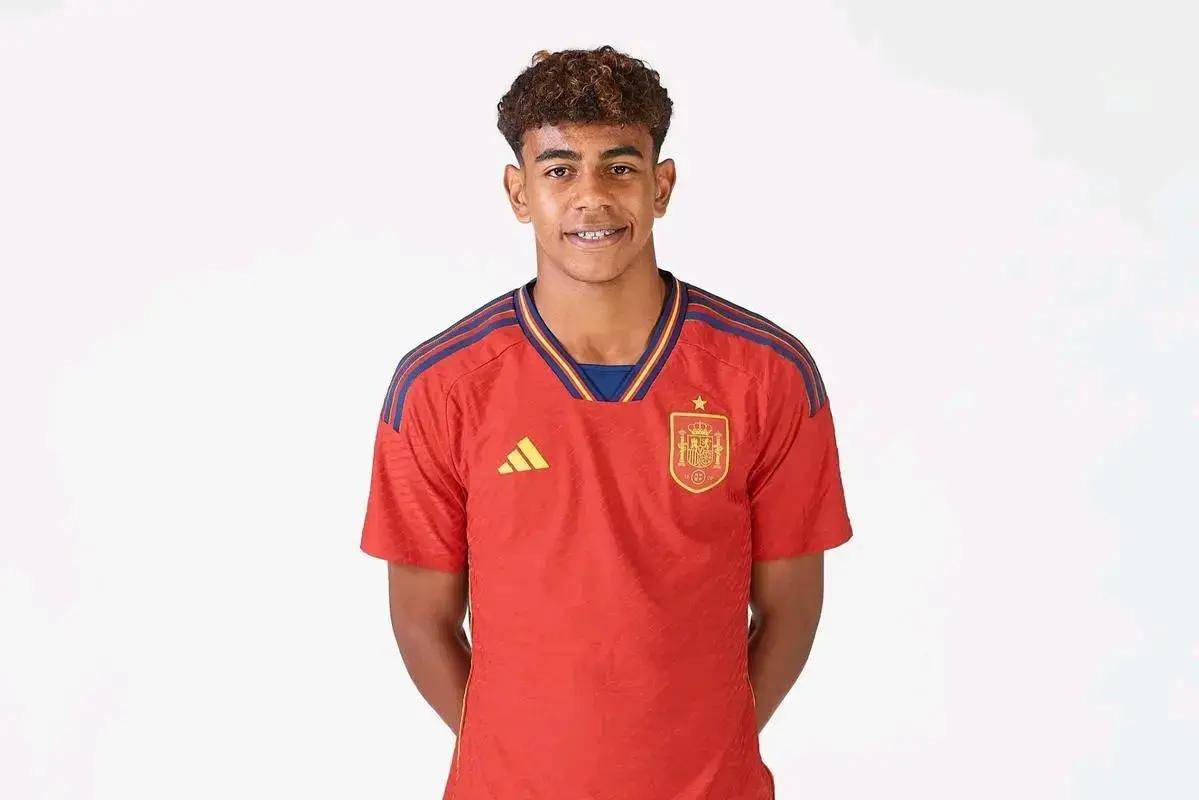 2026米兰冬奥会火炬继续在意大利境内传递